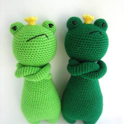 King Frog Crochet Amigurumi Pattern