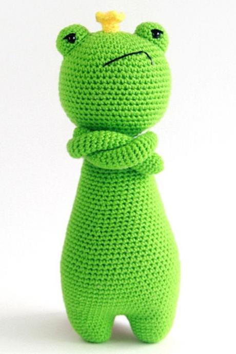 King Frog Crochet Amigurumi Pattern